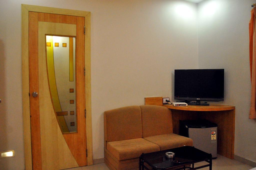 Hotel Evershine Rajkot Exterior photo