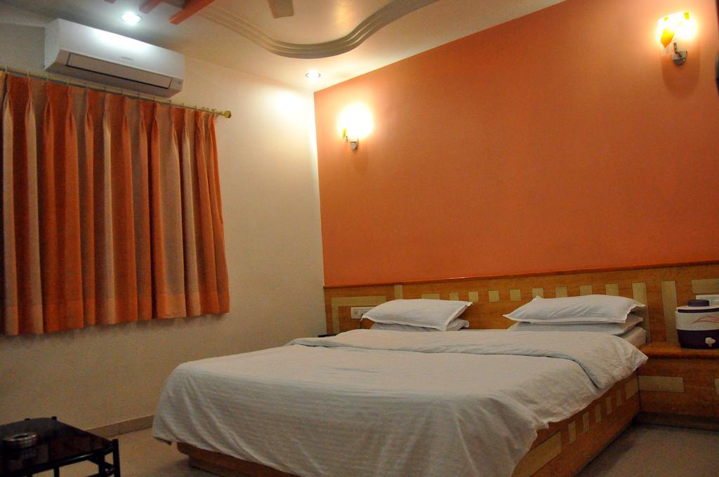 Hotel Evershine Rajkot Exterior photo